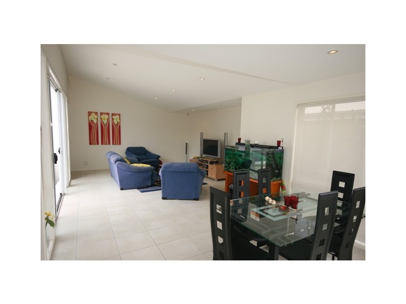 2 Dominica Place, Kawana Island QLD 4575