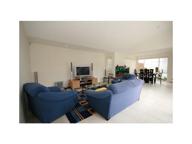 2 Dominica Place, Kawana Island QLD 4575