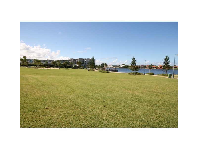 2 Dominica Place, Kawana Island QLD 4575