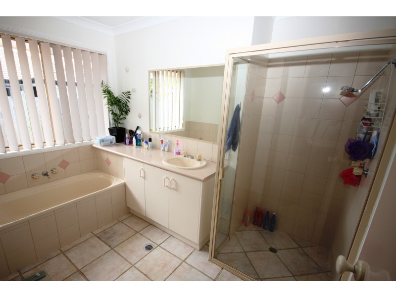 2 Setonhall Crt, Sippy Downs QLD 4556