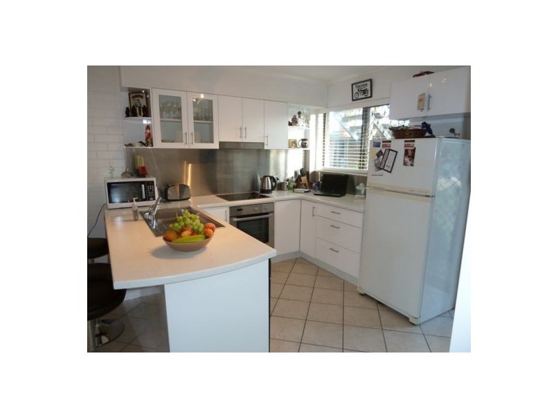 2/10 Akeringa Place, Mooloolaba QLD 4557