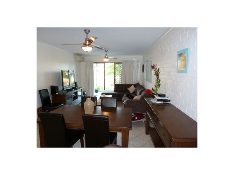 2/10 Akeringa Place, Mooloolaba QLD 4557