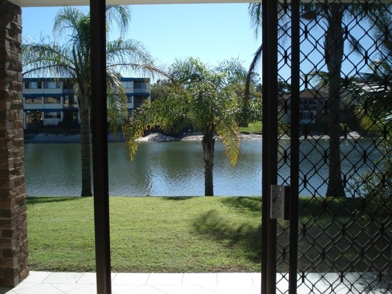 2/10 Akeringa Place, Mooloolaba QLD 4557