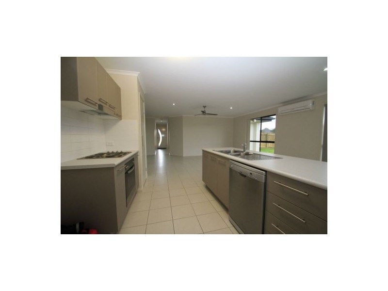 13 Maidenhair DR, Beerwah QLD 4519