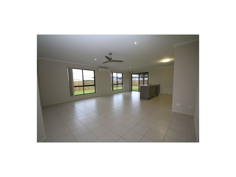 13 Maidenhair DR, Beerwah QLD 4519