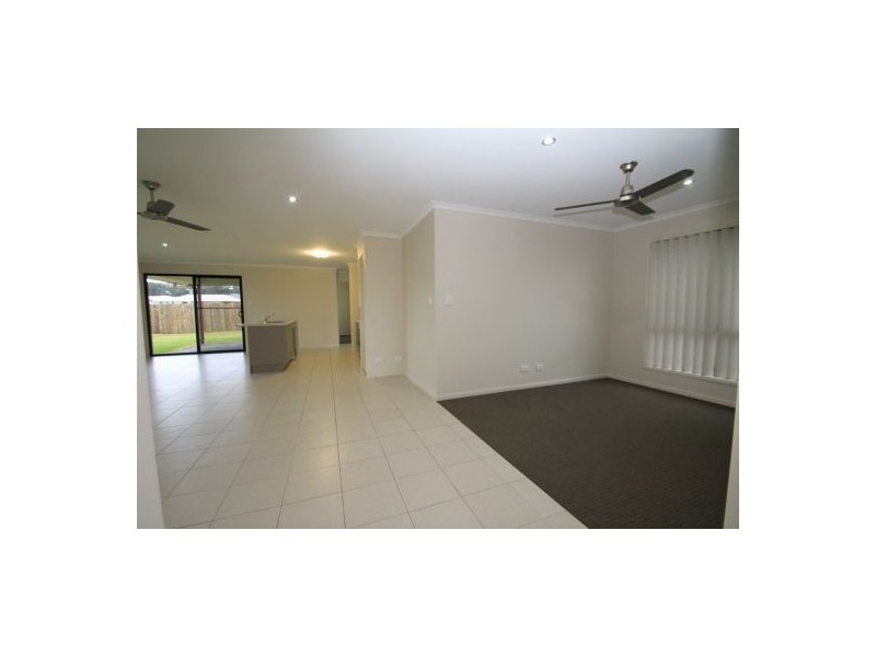 13 Maidenhair DR, Beerwah QLD 4519