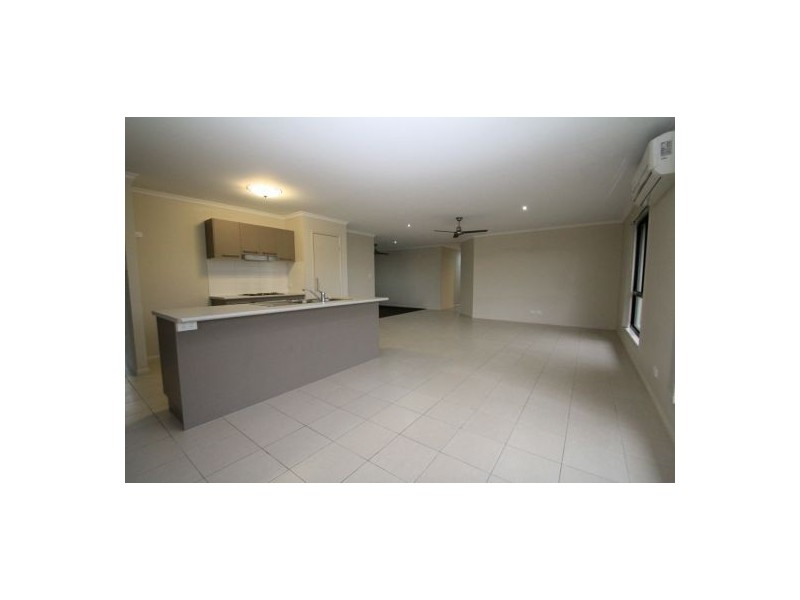 13 Maidenhair DR, Beerwah QLD 4519