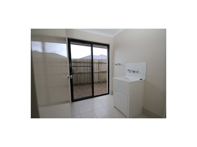 13 Maidenhair DR, Beerwah QLD 4519