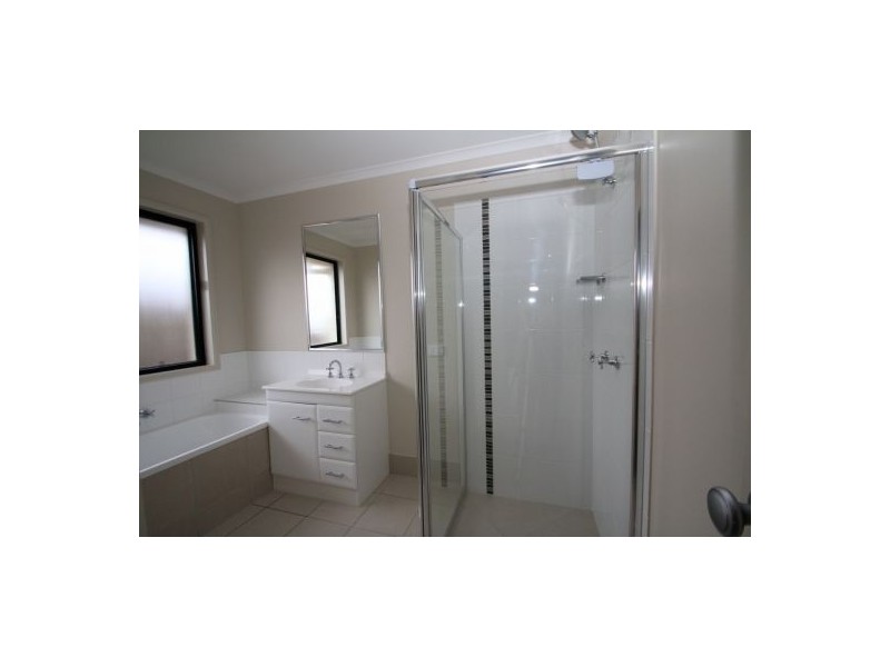 13 Maidenhair DR, Beerwah QLD 4519