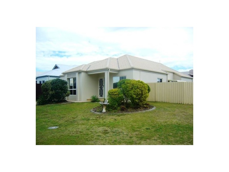 24 Bonaire CT, Kawana Island QLD 4575