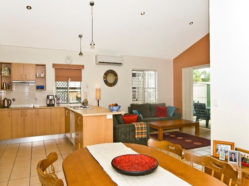 24 Bonaire CT, Kawana Island QLD 4575