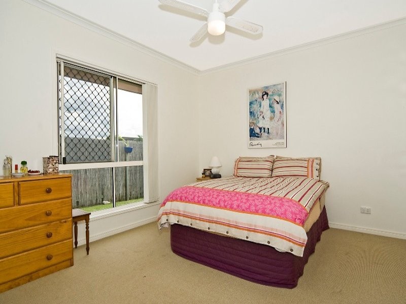 24 Bonaire CT, Kawana Island QLD 4575