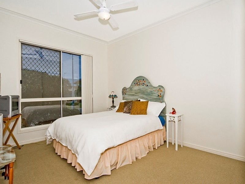 24 Bonaire CT, Kawana Island QLD 4575