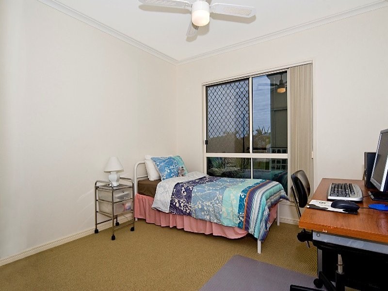 24 Bonaire CT, Kawana Island QLD 4575