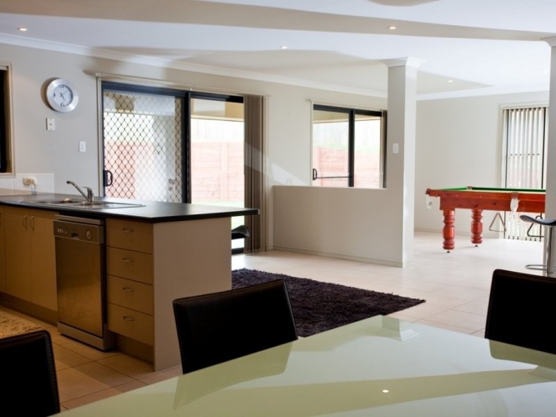 15 Smerdon WAY, Glass House Mountains QLD 4518