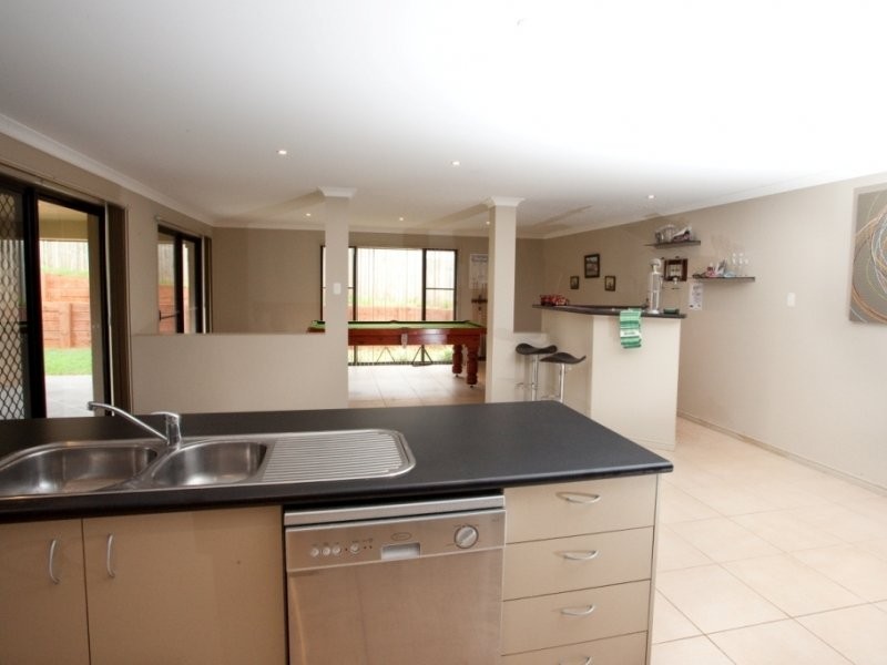 15 Smerdon WAY, Glass House Mountains QLD 4518