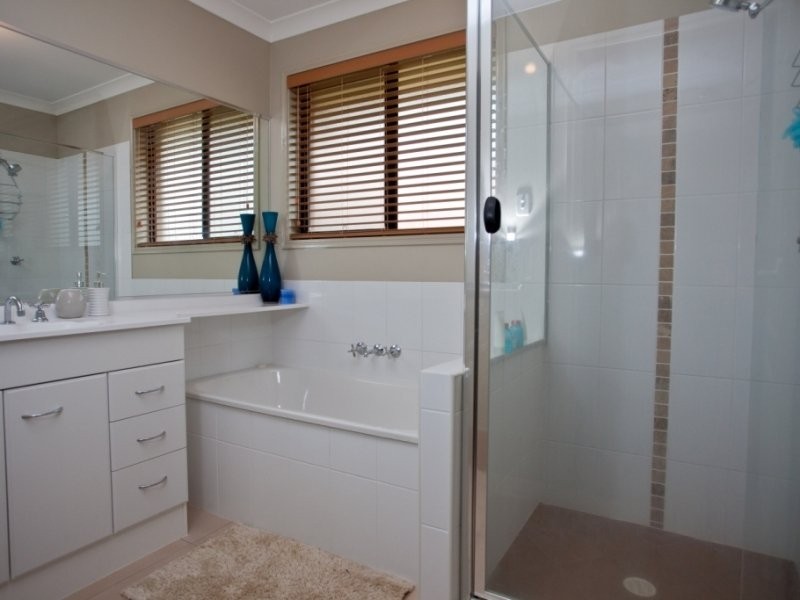 15 Smerdon WAY, Glass House Mountains QLD 4518