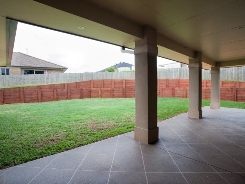 15 Smerdon WAY, Glass House Mountains QLD 4518