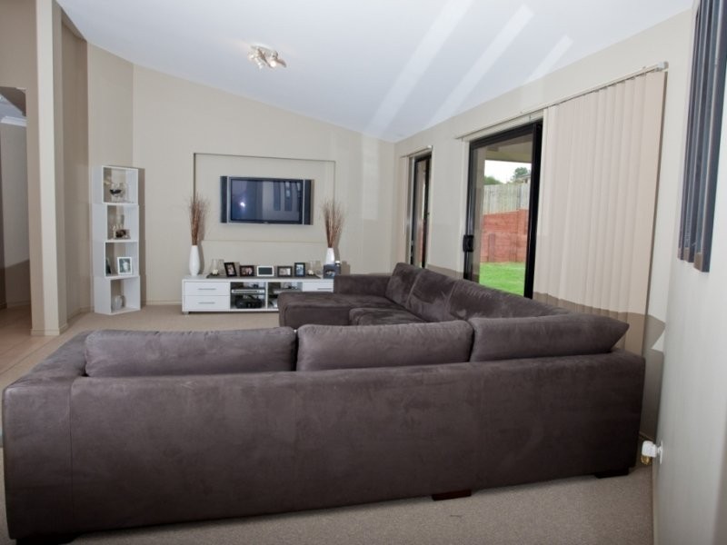 15 Smerdon WAY, Glass House Mountains QLD 4518