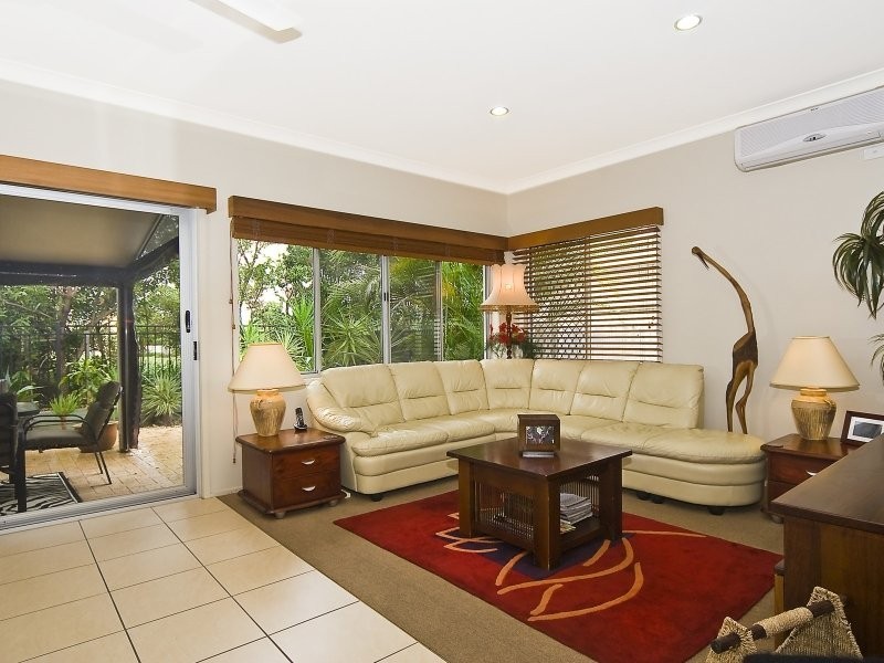 2 Grand Parade, Kawana Island QLD 4575
