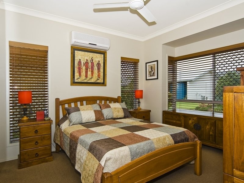 2 Grand Parade, Kawana Island QLD 4575