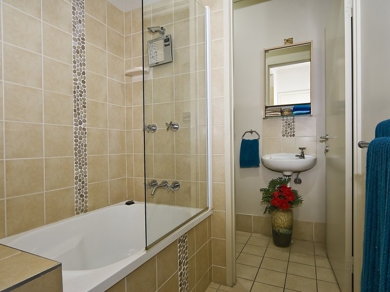 2 Grand Parade, Kawana Island QLD 4575