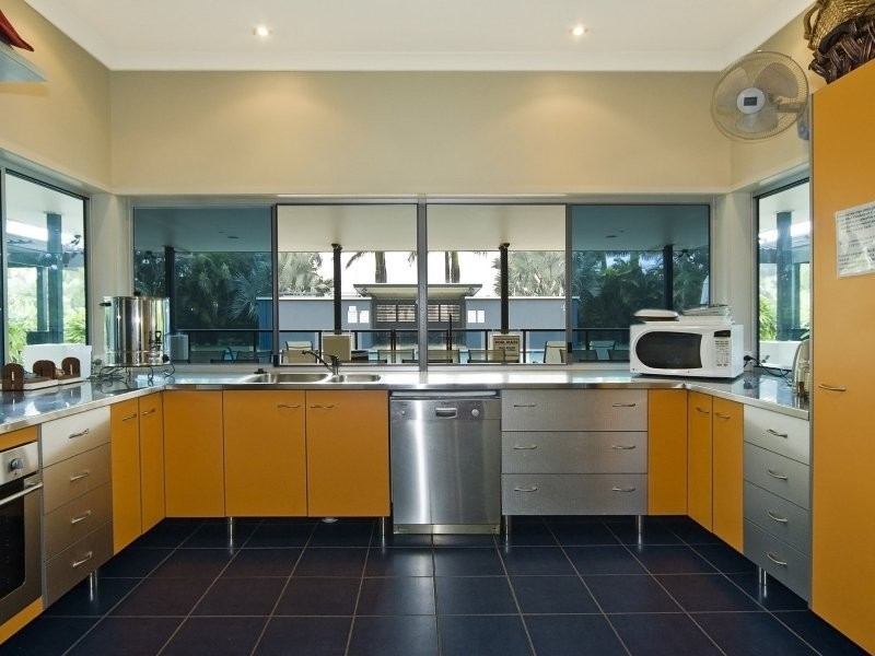 2 Grand Parade, Kawana Island QLD 4575