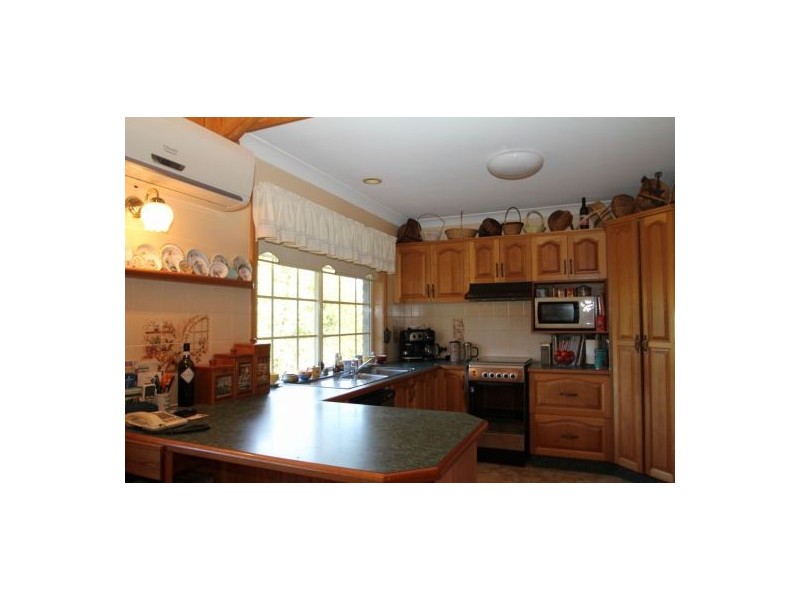 15 Springburn  DR, Glass House Mountains QLD 4518