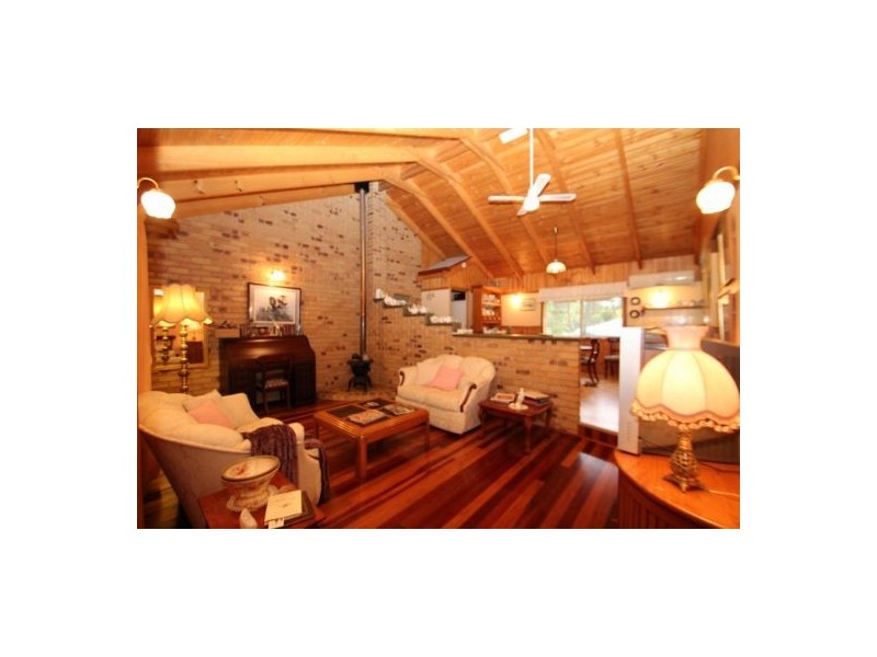 15 Springburn  DR, Glass House Mountains QLD 4518