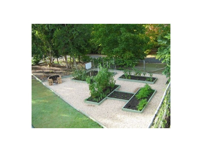 15 Springburn  DR, Glass House Mountains QLD 4518