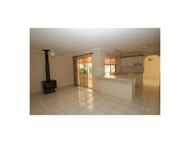 22 Calderwood RD, Landsborough QLD 4550