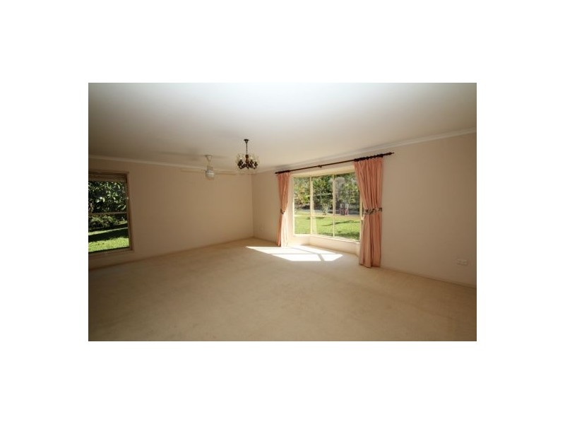 22 Calderwood RD, Landsborough QLD 4550