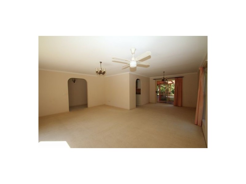 22 Calderwood RD, Landsborough QLD 4550