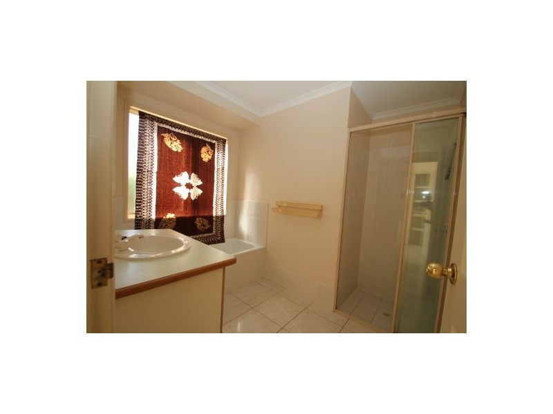 22 Calderwood RD, Landsborough QLD 4550