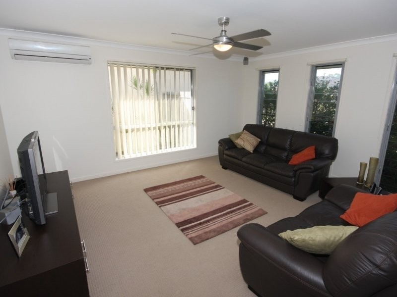 6 Burrows St, Sippy Downs QLD 4556