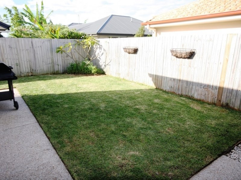 6 Burrows St, Sippy Downs QLD 4556