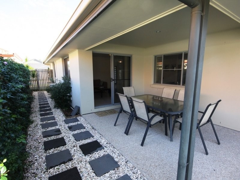 6 Burrows St, Sippy Downs QLD 4556