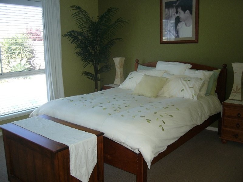 4 Bangalore CL, Caloundra West QLD 4551