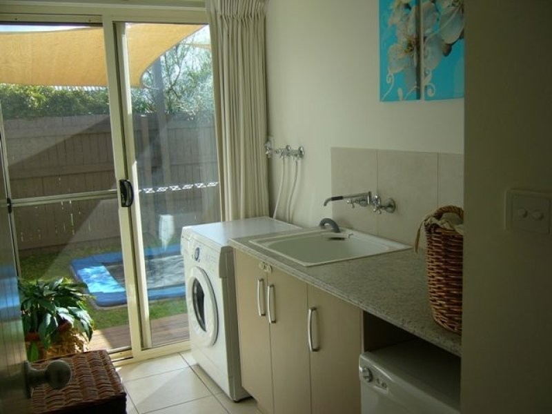 4 Bangalore CL, Caloundra West QLD 4551