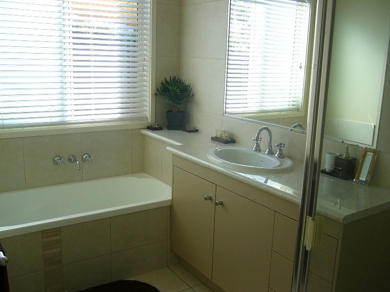 4 Bangalore CL, Caloundra West QLD 4551