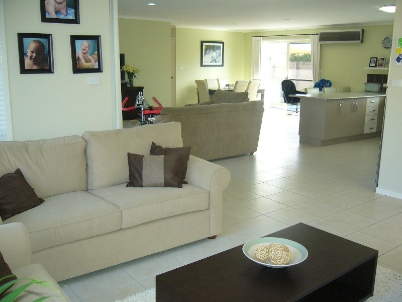 4 Bangalore CL, Caloundra West QLD 4551