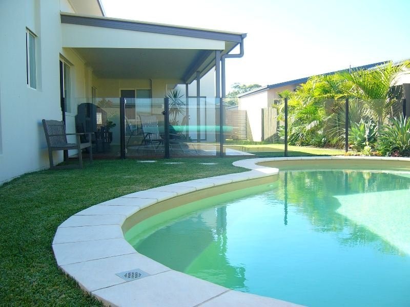 4 Bangalore CL, Caloundra West QLD 4551