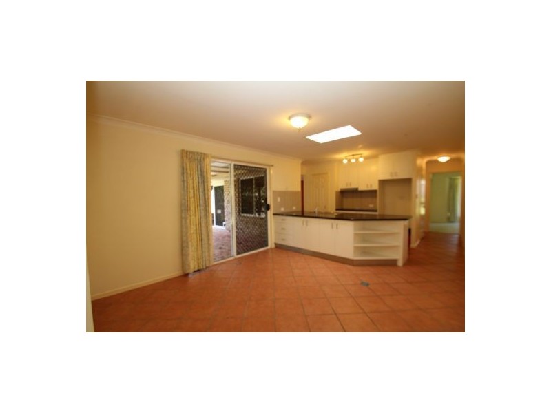 4 Bella ST, Landsborough QLD 4550