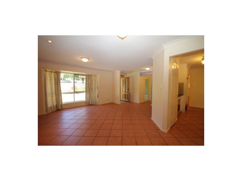 4 Bella ST, Landsborough QLD 4550