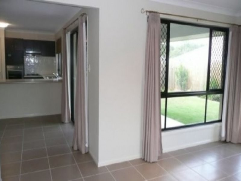 8 Sugar Coast  DR, Glass House Mountains QLD 4518