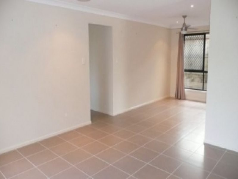 8 Sugar Coast  DR, Glass House Mountains QLD 4518