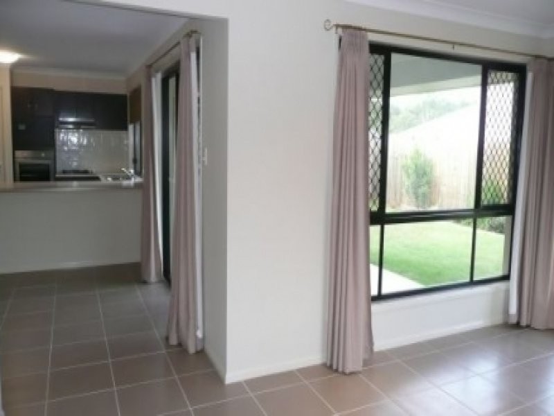 8 Sugar Coast  DR, Glass House Mountains QLD 4518