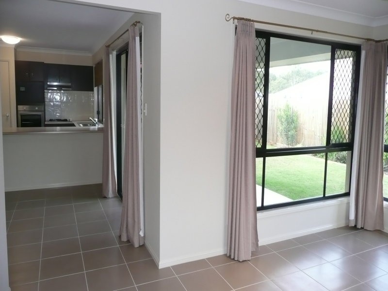 8 Sugar Coast  DR, Glass House Mountains QLD 4518