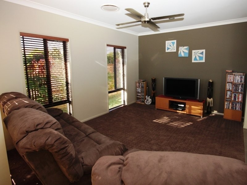 10 Peppermint Cr, Sippy Downs QLD 4556