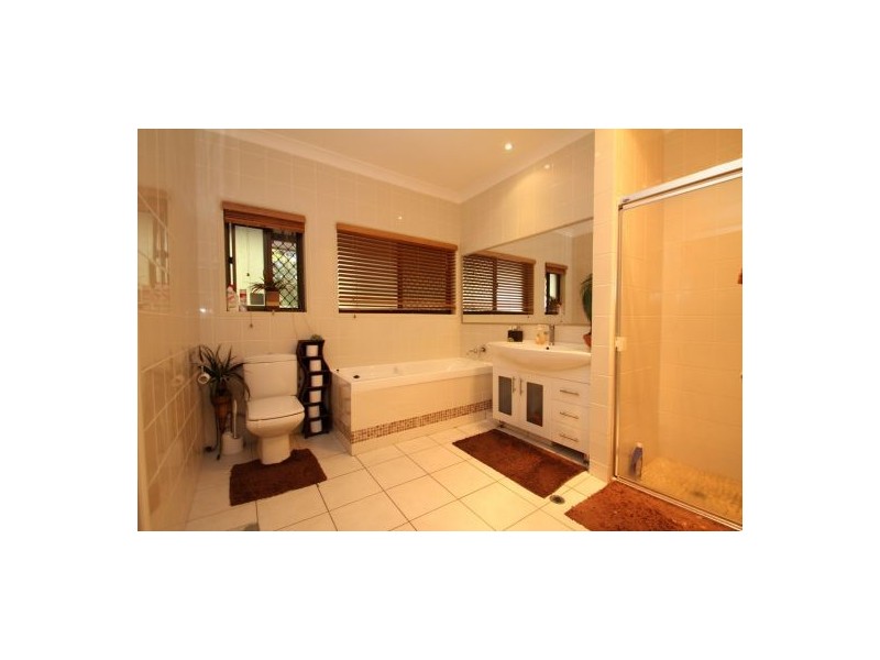 5 Ballantyne Ct, Glenview QLD 4553